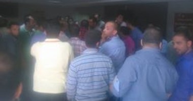وقفة احتجاجية لمحصلى شركة مياه الشرب بكفر الشيخ للمطالبة بالتثبيت