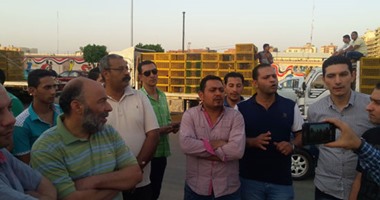 بالصور.. تظاهر أصحاب سيارات نقل الدواجن بالغربية احتجاجا على غلاء الأسعار