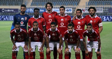 الأهلى يصل السويس استعدادا للقمة