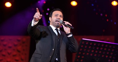 عاصى الحلانى ينشر صور حفله أمس معلقا: "ليلة من العمرفى لبنان"