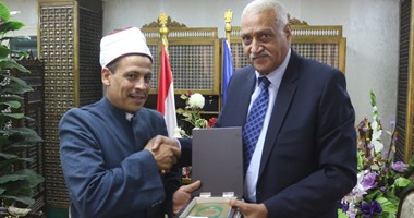 محافظ السويس يستقبل مدير الأوقاف الجديد