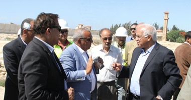 وزير النقل يتفقد مشروعات الطرق فى غرب الإسكندرية