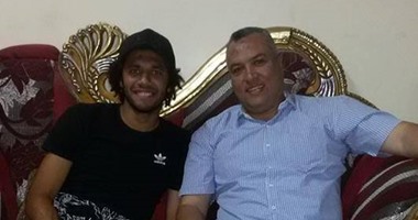 بالصور .. "الننى" يختتم زيارته للمحلة برد الجميل لمدربه السابق