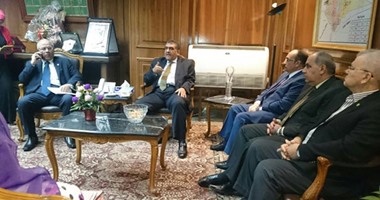 وزير قطاع الأعمال يصل القليوبية لافتتاح فرع شركة بيع المصنوعات 
