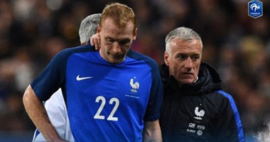 رسميا.. مدافع برشلونة يعتزل اللعب دوليا مع المنتخب الفرنسى