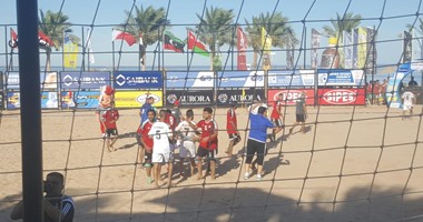 منتخب الشاطئية يؤدى تدريبه الأول فى الإمارات استعداداً للقارات