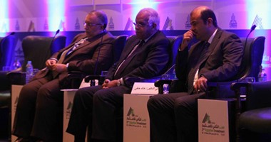 بالصور.. جلال السعيد: مشروع الـ5 آلاف كيلو طرق يرتبط بالتنمية الزراعية والصناعية