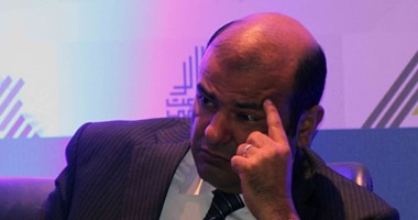 "فساد القمح" يضع الحكومة تحت مقصلة البرلمان.. المجلس يناقش 7 استجوابات لوزير التموين الأسبوع الجارى.. مصطفى بكرى: ليس أمام خالد حنفى سوى الإقالة أو الاستقالة.. وعلاء عبد المنعم: أتوقع سحب ثقة الوزير