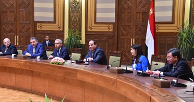 رسائل السيسي لوفد المستثمرين: عازمون على النهوض بالاقتصاد وتحقيق نقلة نوعية بمختلف القطاعات.. وتبنى سياسات جاذبة للاستثمار.. ورفع الوعى الشعبى لحفظ الاستقرار.. والتصدى لاستغلال الدين لحصد مكاسب سياسية