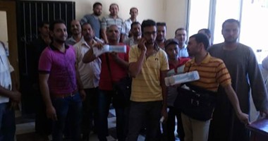 بالصور.. اعتصام عمال شركة المياه بالمنيا للمطالبة بالتعيين