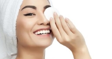 بالخطوات.. الثلج والحليب أفضل غسول طبيعى قبل الماكياج