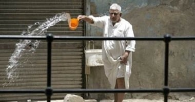 بعد خناقة "شوبير".. ما أصل مقولة "رش المية" عداوة عند المصريين؟