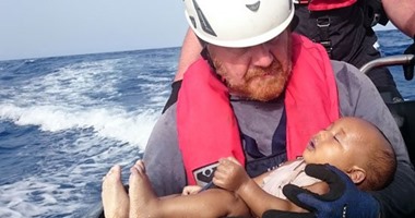 هرب من الموت فى بلادة فابتلعه البحر.. وخفر السواحل يلتقط جثة الرضيع