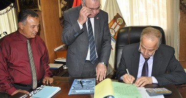 محافظ الوادى الجديد يبحث آليات الحد من الحرائق والحوادث بمراكز المحافظة