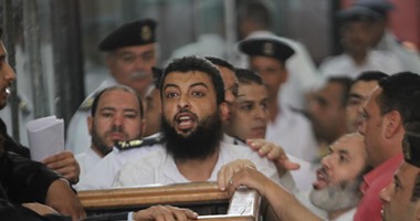 فى جلسة فض رابعة..العريان وبديع بالبدلة الحمراء وسلطان يأكل رز بلبن ومتهمون: ملناش ضهر