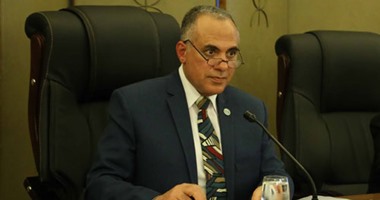 وزير الرى يتلقى تقريراً يوضح جهود الوزارة في مقاومة الحشائش المائية بأوغندا