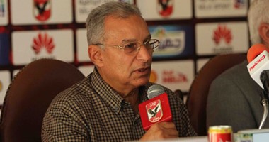 بالفيديو .. النادى الأهلى يحتفل بعيد ميلاد عبد العزيز عبد الشافى