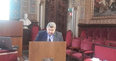 وزير التعليم العالى يتحدى رؤساء الجامعات بالتجديد لرئيس قطاع البعثات لمدة عام