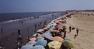 رئاسة مدينة جمصة تحذر المصطافين من نزول البحر بسبب ارتفاع الأمواج
