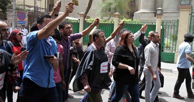 بالصور..توافد الصحفيين على مقر نقابتهم للمشاركة فى الجمعية العمومية الطارئة