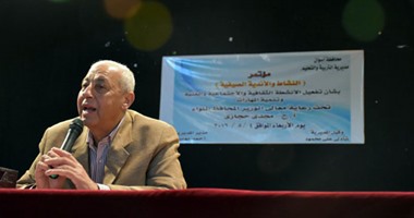 محافظ أسوان يطالب بشرطة متخصصة فى المحليات لتنفيذ قرارات الإزالة