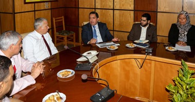 رئيس ميناء دمياط: من حقنا زيادة الأجور والمكافآت حتى لا يهرب العاملون للخليج