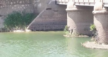 تصدعات بكوبرى نجع المشايخ فى سوهاج تهدد بانهياره