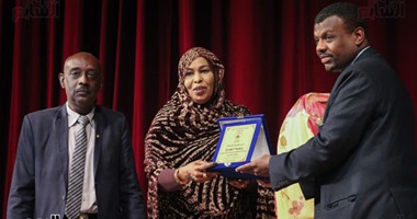 بالصور.. القنصلية السودانية تُكرم الشاعرة "روضة الحاج" بمكتبة الإسكندرية
