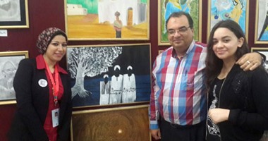 بالصور.. فريق "أرض المواهب" يحتفل بالعيد القومى لدمياط بمعرض فنون تشكيلية