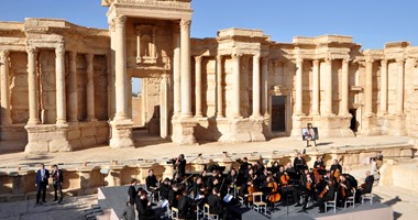 بالصور.. أوركسترا "ماريينسكى" الروسية تنظم حفل موسيقى بمسرح مدينة تدمر