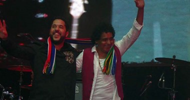 بالفيديو.. الكينج يغنى "على صوتك" فى حفل أهلا باللاجئين بألمانيا