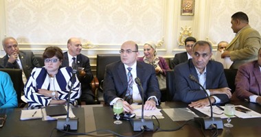 بالصور.. رئيس لجنة الصحة: سنلغى منظومة العلاج على نفقة الدولة.. ونواب يصفقون