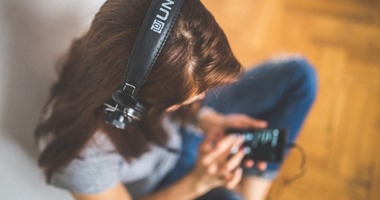 مش أخر الدنيا.. 10 أغانى حطيها فى Playlist "النسيان" بعد علاقة فاشلة