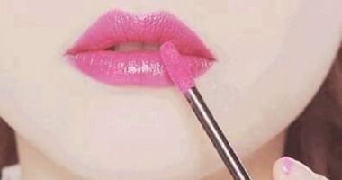 النفسية محتاجة "روج".. 5 نصائح لوضع الروج على طريقة المحترفين