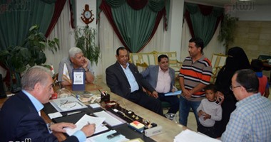 بالصور.. محافظ جنوب سيناء يوجه بحل مشكلات 44 مواطنًا في اللقاء الأسبوعى