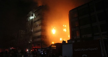 وصول فريق المعمل الجنائى لمعاينة تجدد اشتعال "حريق الرويعى"