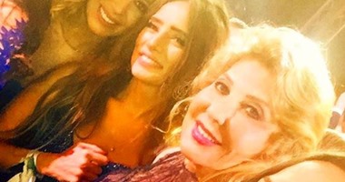 زينة لـ "نادية الجندى": "ربنا مايحرمنى منك ولا من حبك والله بموت فيكى"