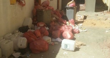 بالصور.. أهالى دراو بأسوان يعترضون على إنشاء مفرمة طبية داخل المستشفى المركزى.. الأهالى يؤكدون لـ"اليوم السابع": نخشى الإصابة بالأمراض والعدوى.. والصحة تؤكد: نتخلص من النفايات الطبية بطريقة آمنة  