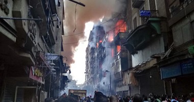 مواد سريعة الاشتعال تصعب مهمة رجال إطفاء فى السيطرة على حريق فندق العتبة