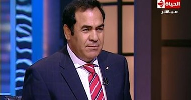 خبير: البرلمان والحكومة ملزمان بحماية الصحف من سطو فيس بوك وجوجل على الإعلانات