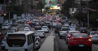 توقف حركة المرور بسبب عطل سيارتين أعلى كوبرى أكتوبر