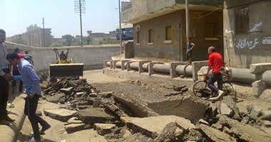 حى ثان طنطا يبدأ فى رصف "كوبرى الخادم" بطنطا