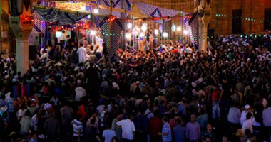 الصعايدة وصلو..حلقات مبارزة للرقص بالعصا فى احتفالات ذكرى استقرار رأس الحسين