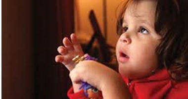أطباء يبيعون الوهم لمرضى التوحد.. العلاج بالأكسجين والخلايا الجذعية والطين نصب.. الإبر الصينية خدعة فى شكة دبوس.. الأوميجا 3 والعلاج السلوكى الطرق المعتمدة للشفاء.. واعرف الأعراض وما تجريش ورا السراب