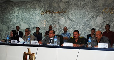 محافظ سوهاج يبحث غلق المعابر العشوائية فى اجتماع المجلس التنفيذى