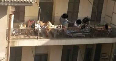 بالصور.. المرضى يفترشون الأرض ببلكونات مستشفى قصر العينى