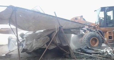 بالصور.. إزالة الإعلانات المخالفة ورصف وتجميل شوارع حى غرب شبرا الخيمة