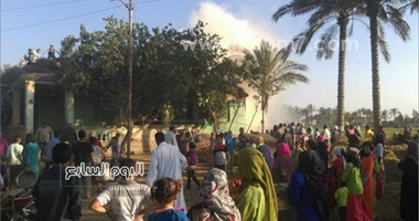 واتس اب اليوم السابع: إصابة 4 وانهيار منزل فى حريق هائل بقرية بالشرقية 