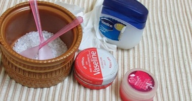 6 أسباب تجعل الفازلين دائمًا فى حقيبتك
