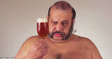 بالصور.. 7 ردود أفعال مختلفة لأشخاص تناولوا شراب الشعير لأول مرة